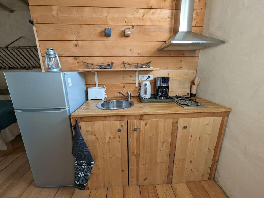 Logement - Studio Independant A Pérouges מראה חיצוני תמונה