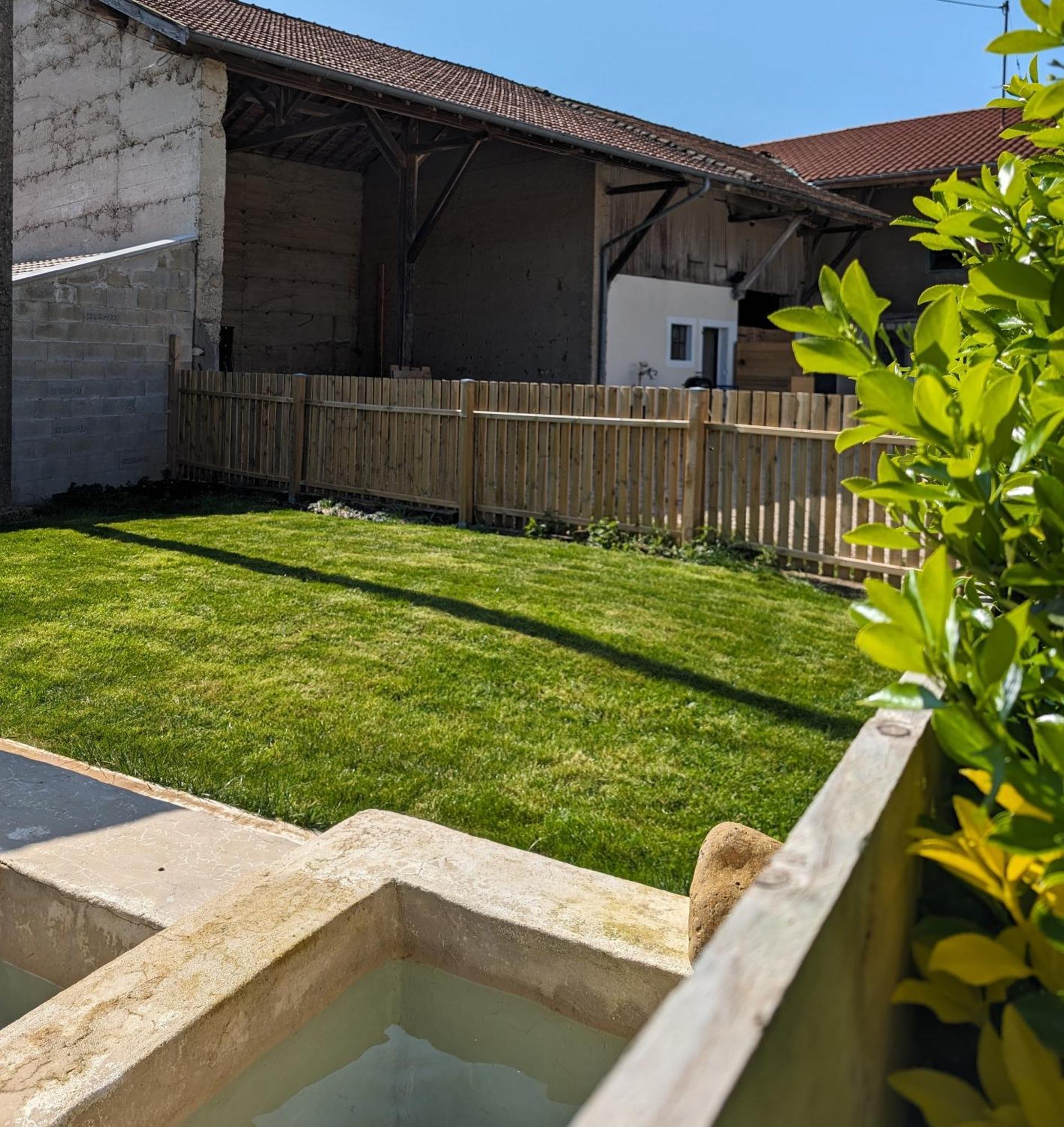 Logement - Studio Independant A Pérouges מראה חיצוני תמונה